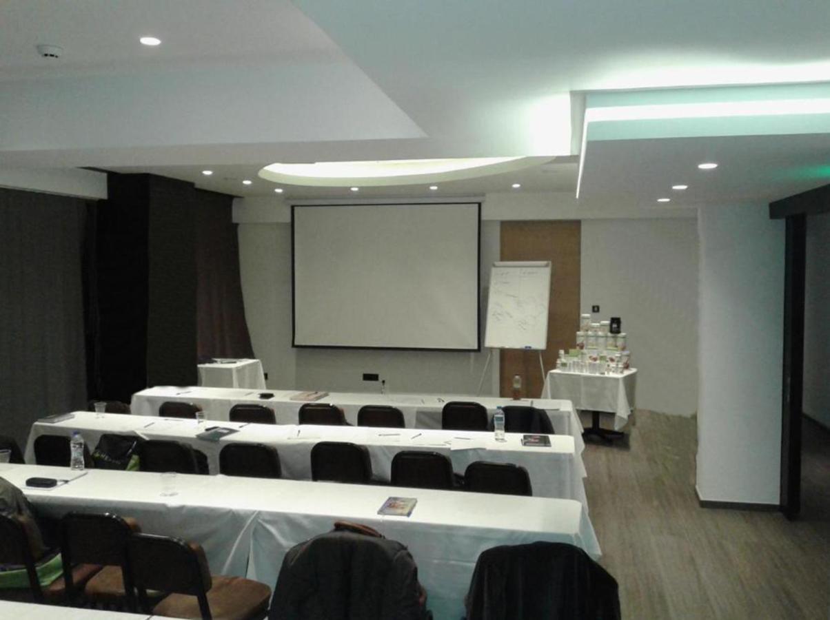פאטרה Adonis City Hotel מראה חיצוני תמונה