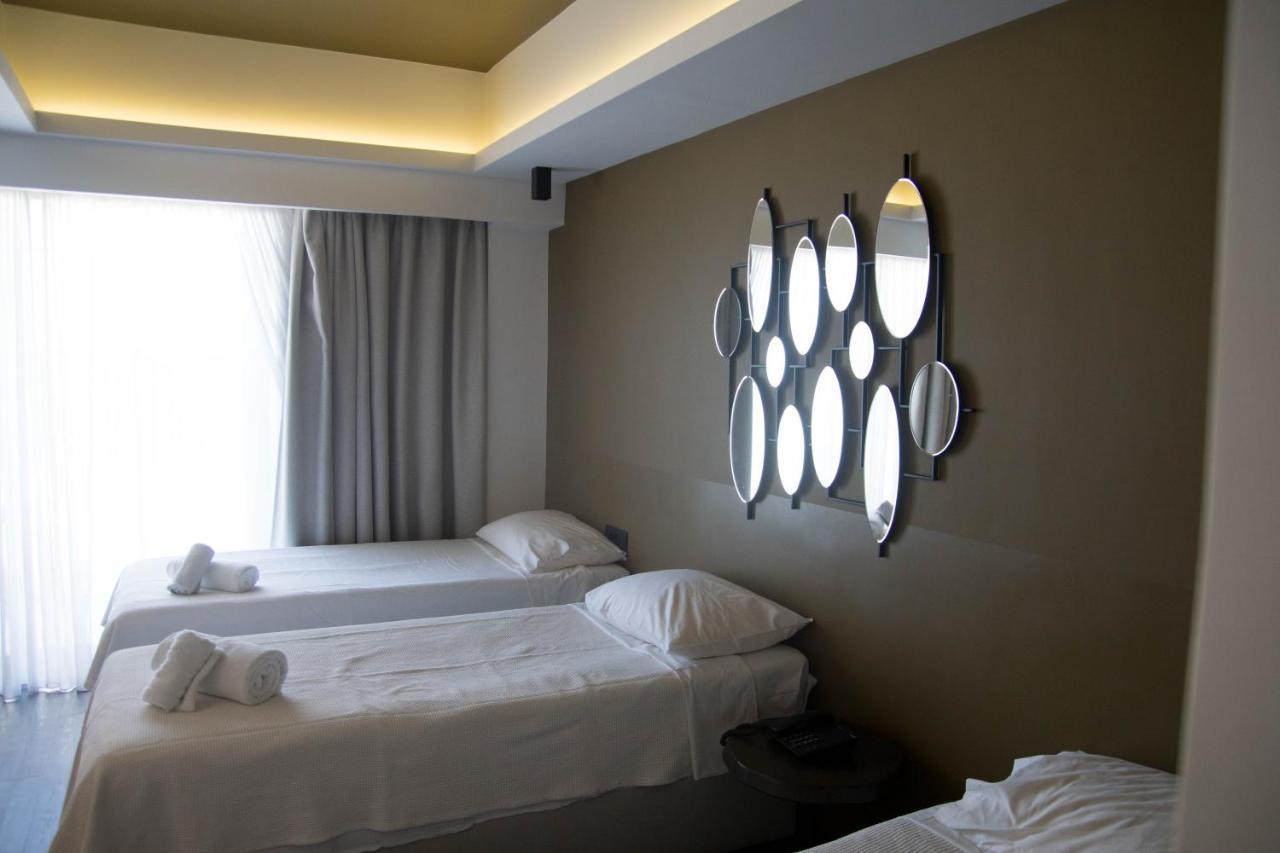 פאטרה Adonis City Hotel מראה חיצוני תמונה