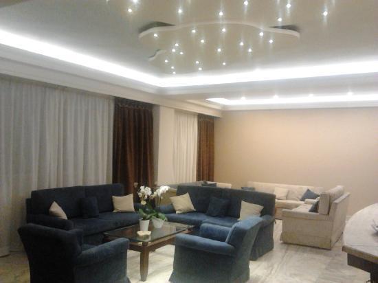 פאטרה Adonis City Hotel מראה חיצוני תמונה