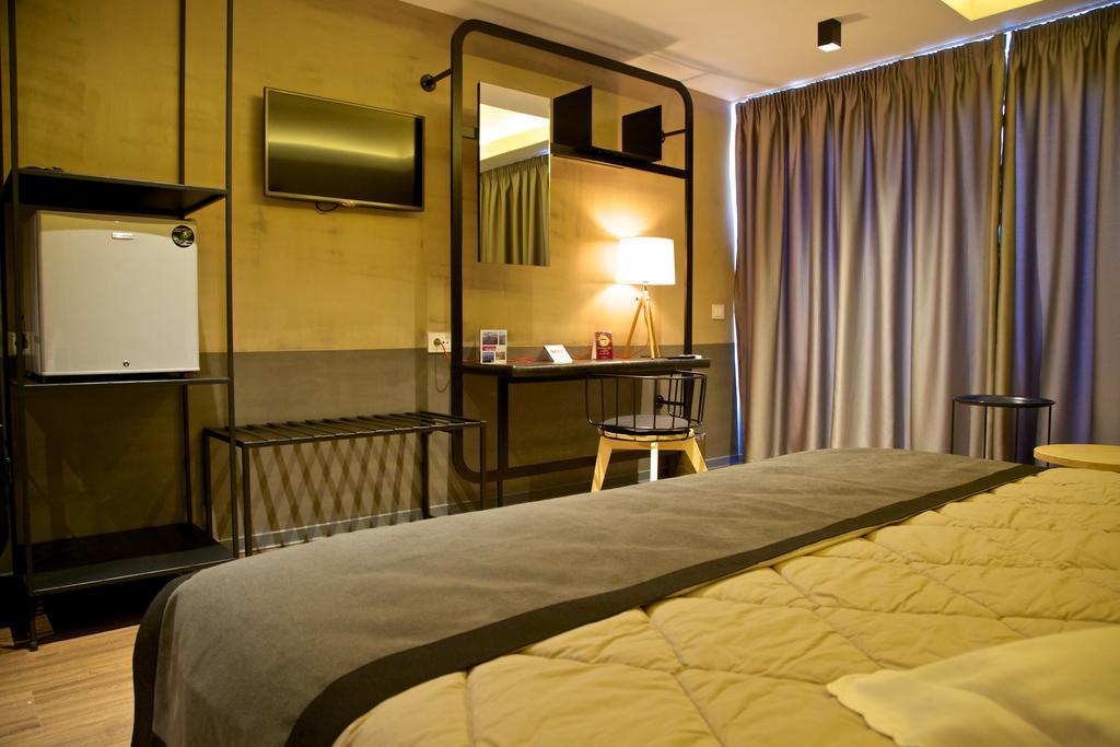 פאטרה Adonis City Hotel מראה חיצוני תמונה
