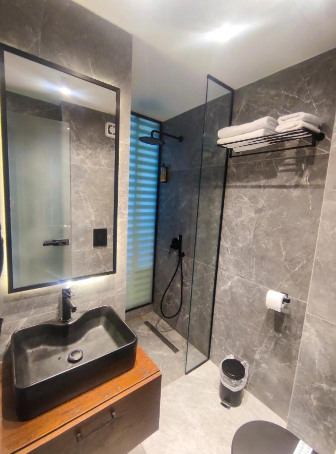 פאטרה Adonis City Hotel מראה חיצוני תמונה