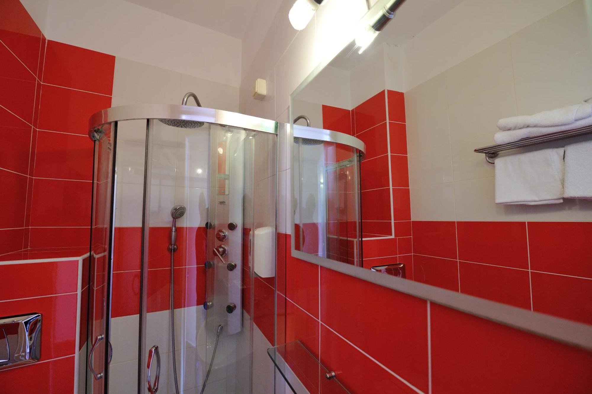 פאטרה Adonis City Hotel מראה חיצוני תמונה