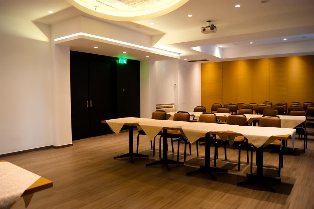 פאטרה Adonis City Hotel מראה חיצוני תמונה