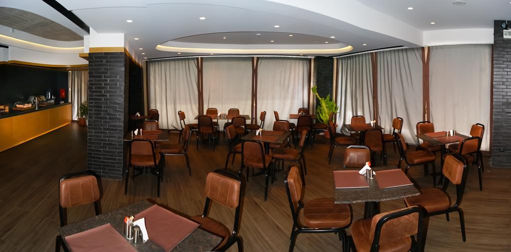 פאטרה Adonis City Hotel מראה חיצוני תמונה