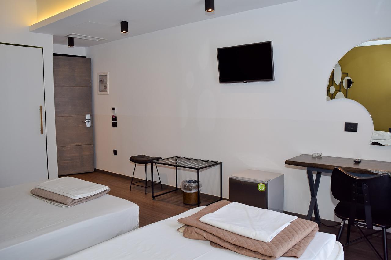 פאטרה Adonis City Hotel מראה חיצוני תמונה