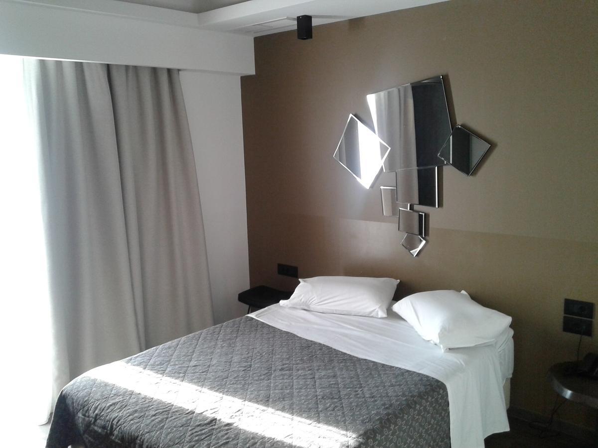 פאטרה Adonis City Hotel מראה חיצוני תמונה