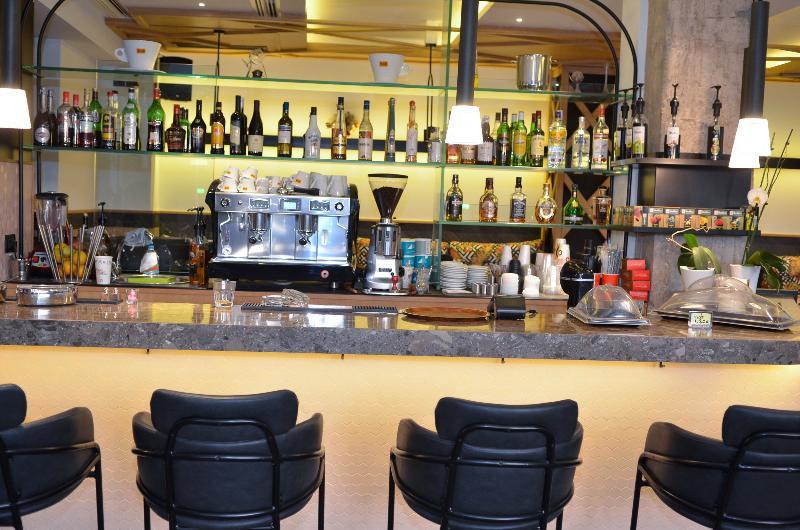 פאטרה Adonis City Hotel מראה חיצוני תמונה