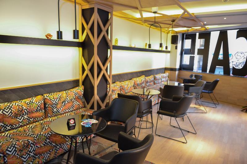 פאטרה Adonis City Hotel מראה חיצוני תמונה