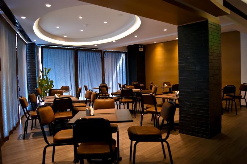 פאטרה Adonis City Hotel מראה חיצוני תמונה