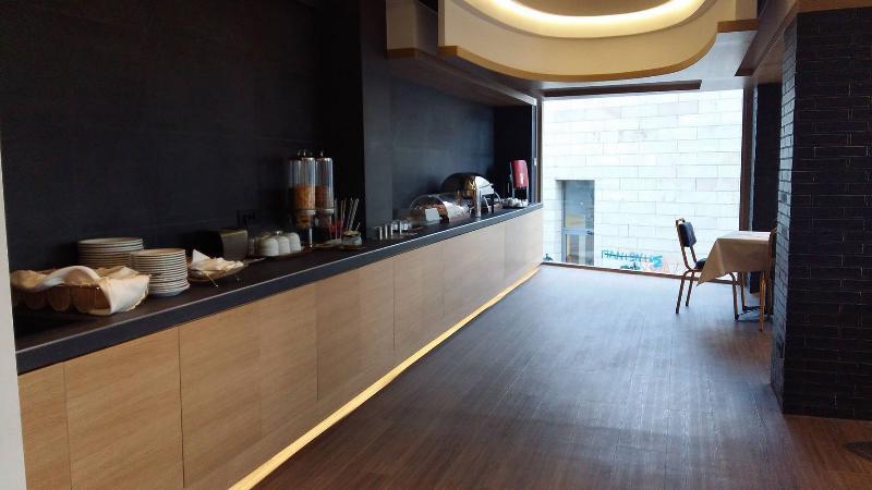פאטרה Adonis City Hotel מראה חיצוני תמונה