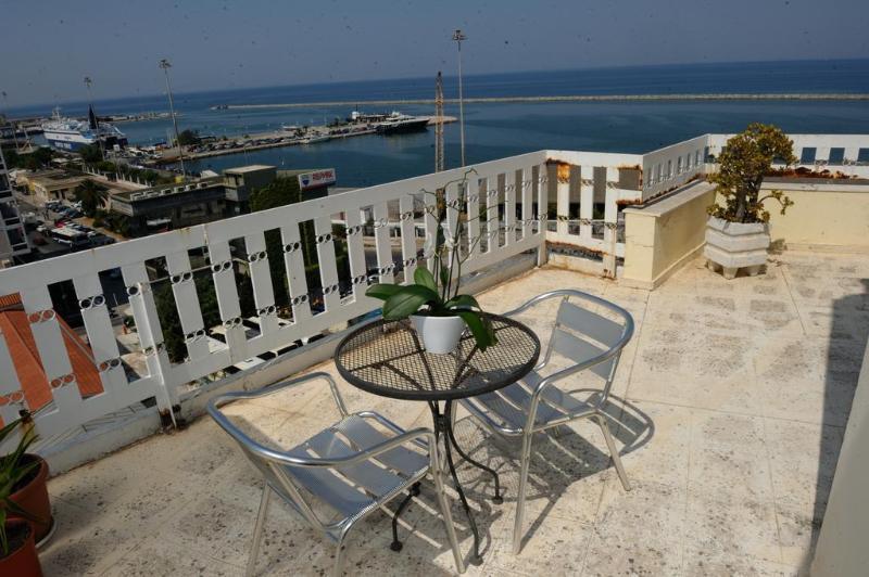 פאטרה Adonis City Hotel מראה חיצוני תמונה